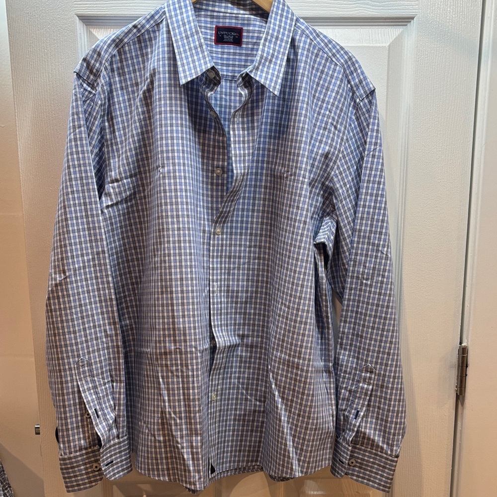 UNTUCKit Men's Blue and White Checkered Button-Down Shirt